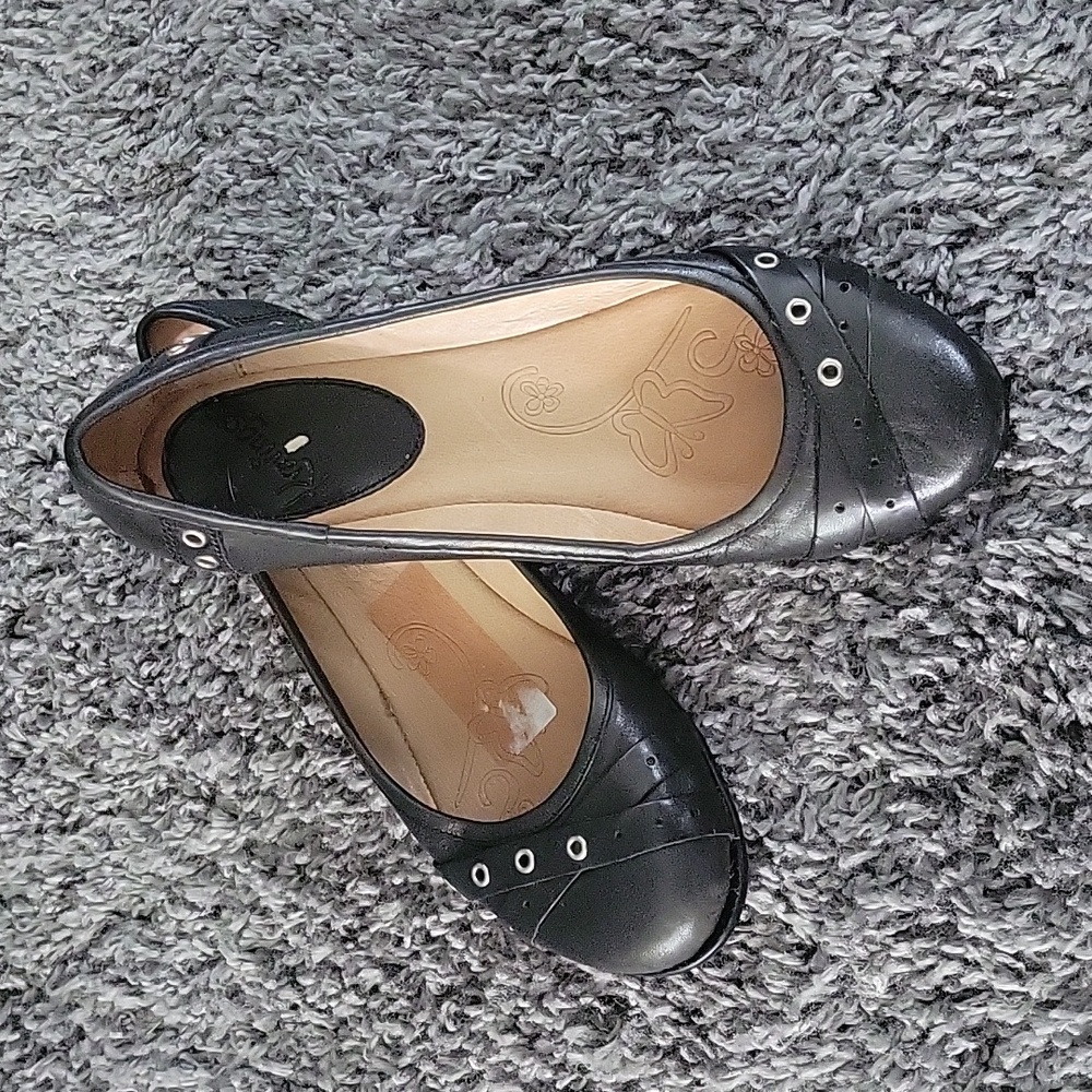 Black flats size 7.5 brand: Kravings